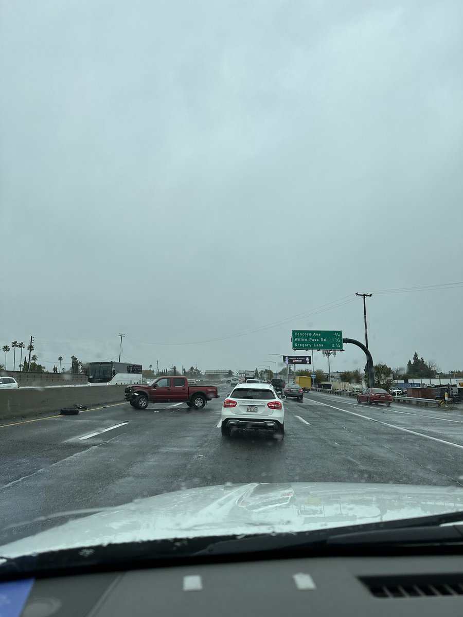 _SirAir's tweet photo. 680 Southbound approaching Concord. 1/2 crashes @KCBSAMFMTraffic https://t.co/KoLwQG8X7j