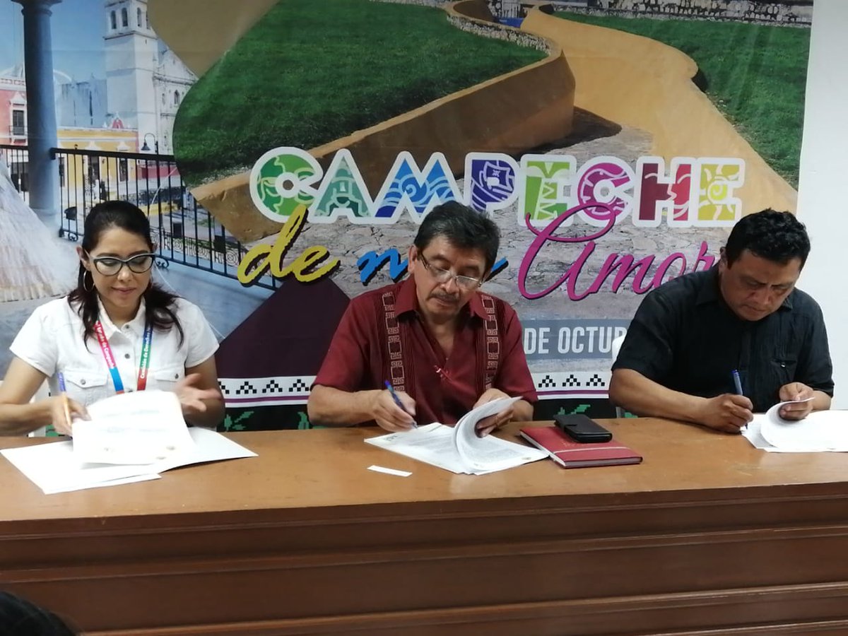 La UICAM y la CODHECAM, celebraron la firma del Convenio de Colaboración y Coordinación entre estas instancias. En presencia del Mtro. Roberto Herrera Maas, alcalde de Dzitbalché, docentes y personal administrativo de la UICAM y público en general.