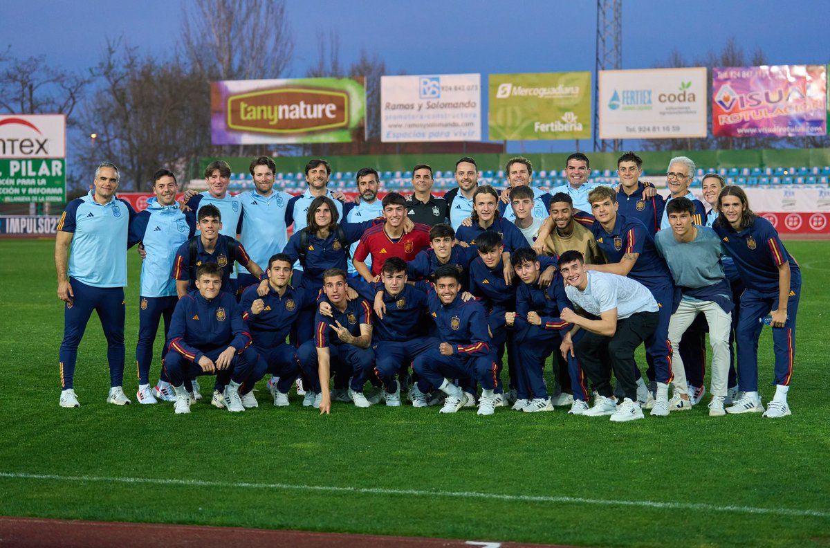 EQUIPAZO!!! Conseguida la clasificación para el Europeo Sub19.
A por más!!!! 🇪🇸🇪🇸🇪🇸🇪🇸🇪🇸🇪🇸