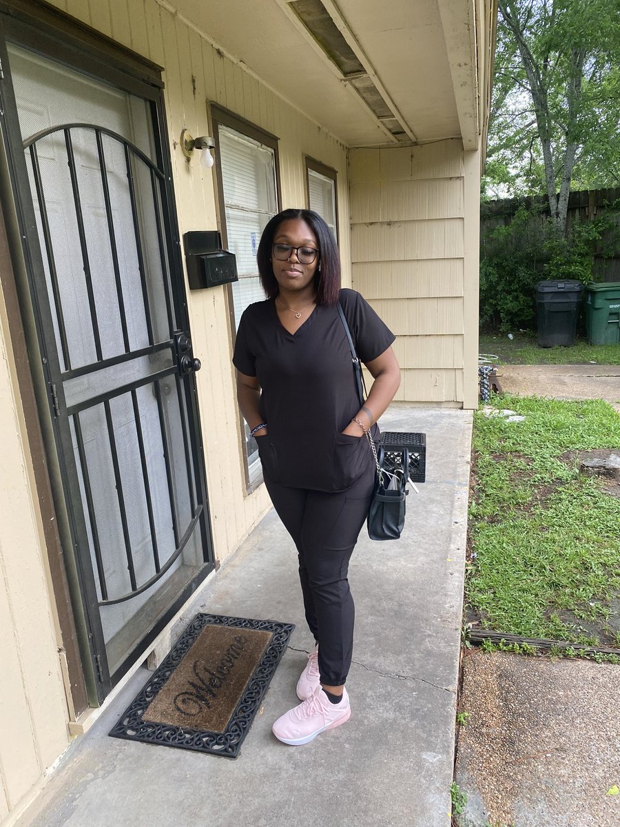 poohtoyouu's tweet image. Pink Shoes for Chantè 🩷 #Phlebotomist