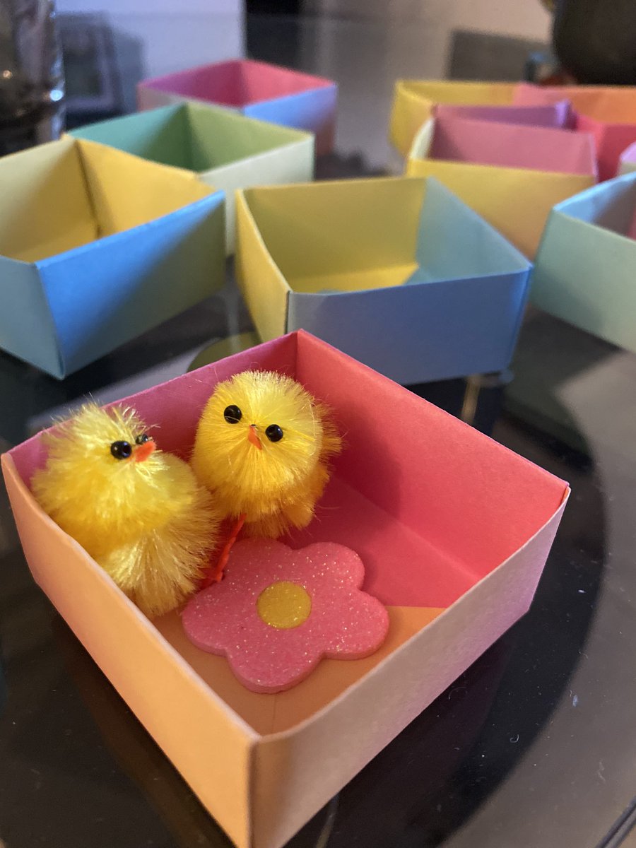 teachjanetteach's tweet photo. Best bit about being a teacher? Being able to get creative to make children and their families #smile! These #eggbaskets are half ready! #edutwitter #teach #easterinks1 #primary #eastereggs https://t.co/8dB638nXUg