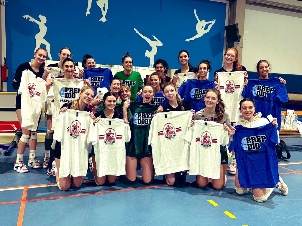 Where are you wearing your Prep Dig swag? ✈️ 🗺️ 

Sky High Volleyball out of Illinois exchanging Prep Dig swag on their Tour of Italy 🇮🇹