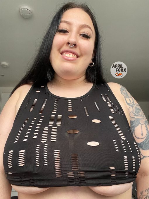 Should i lift the shirt up?? https://t.co/WKRvawyMFS