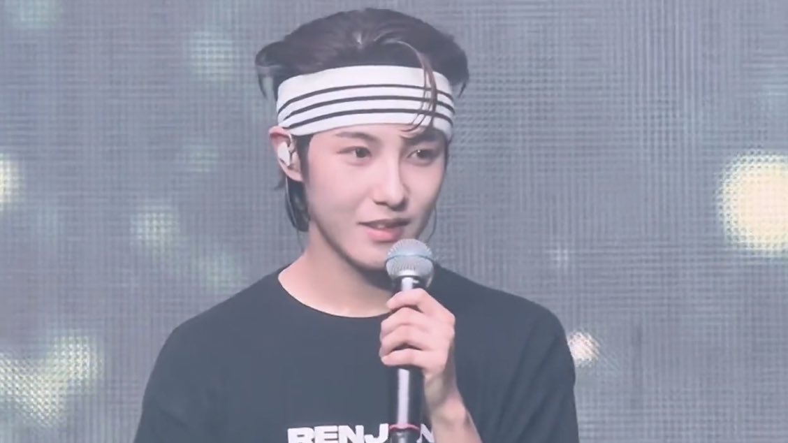 mfaljen's tweet photo. renjun so pretty 🥺 https://t.co/vdn0x6J2NV