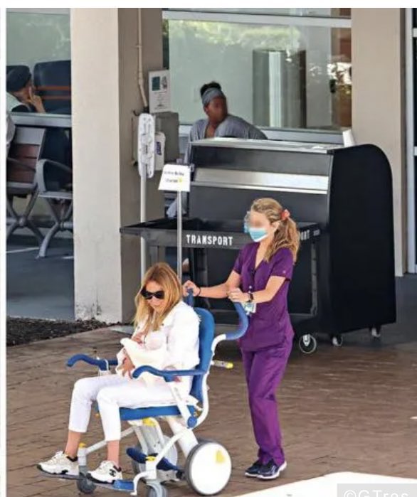 Ana Obregón, madre de una niña por vientre de alquiler a los 68 años. Ha pagado, ha ido hasta Miami y se ha fotografiado como si ella lo hubiera parido en el hospital. El cuento de la criada.