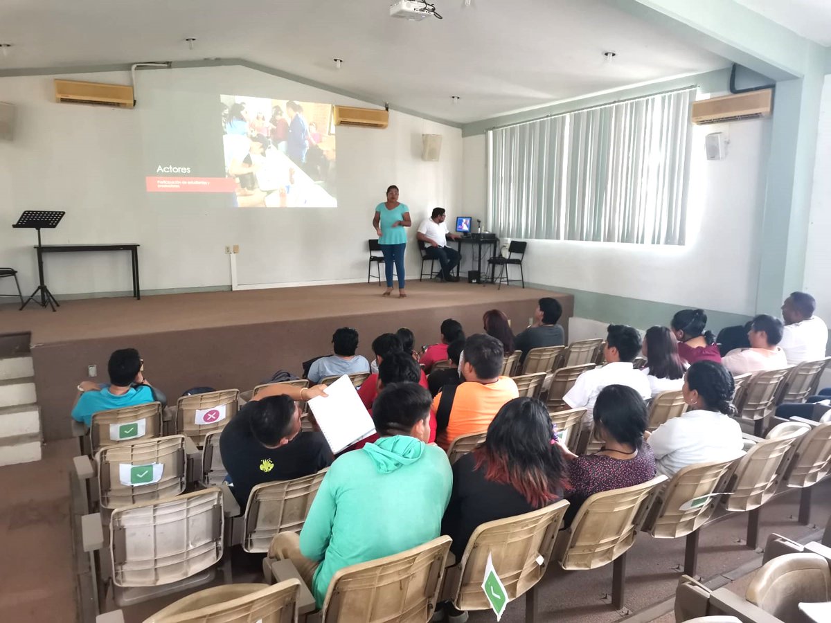El día de hoy durante el Seminario Interno de la #UICAM, la ingeniera María del Rosario Trinidad Paéz nos habló sobre los "Laboratorios Comunitarios" los cuales son espacios que permiten el rescate de los recursos naturales del agroecosistema.

#SomosUICAM