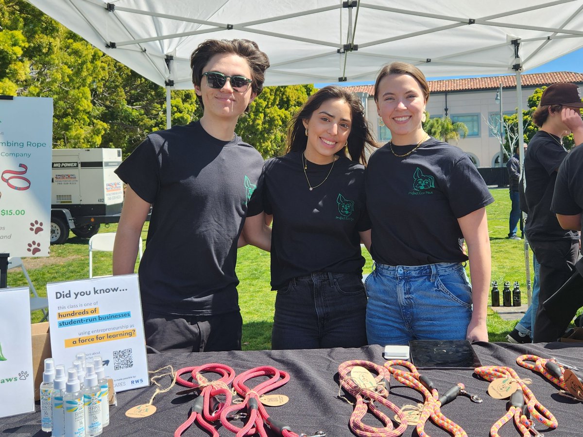 Shout out to these <a href="/CarlsbadHS/">Carlsbad High School</a> students selling pet leashes upcycled from climbing ropes! Real-world learning through entrepreneurship w/ <a href="/RWScholars/">Real World Scholars</a> and <a href="/EdCorps/">EdCorps</a>

Check out their Project Eco Paws store! edcorps.org/shop/carlsbad-… (Photo shared w/ permission)

#DeeperLearning23