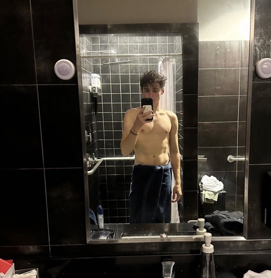 i need to clean my mirror damn