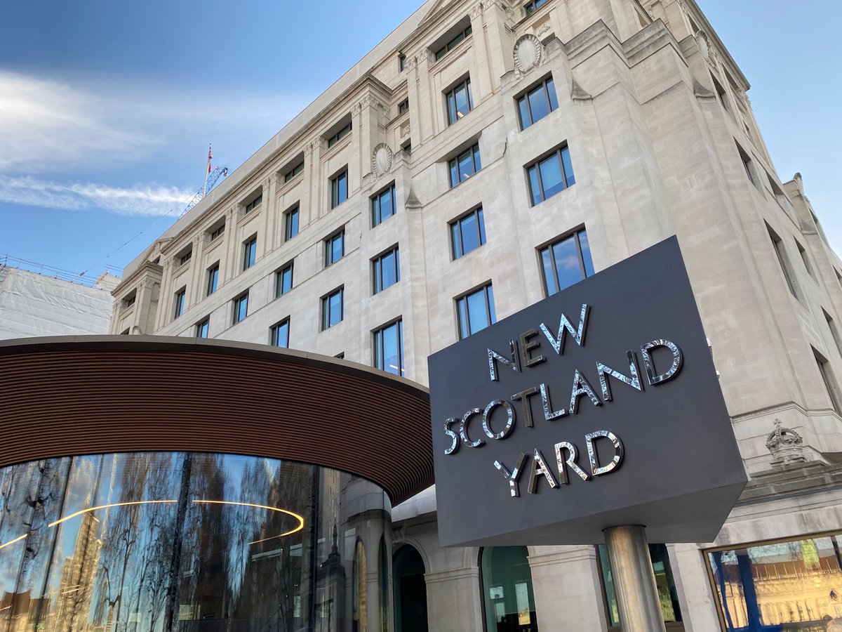 METROPOLITAN POLICE ロンドン警視庁 スコットランドヤード 首都警察の分庁舎』について