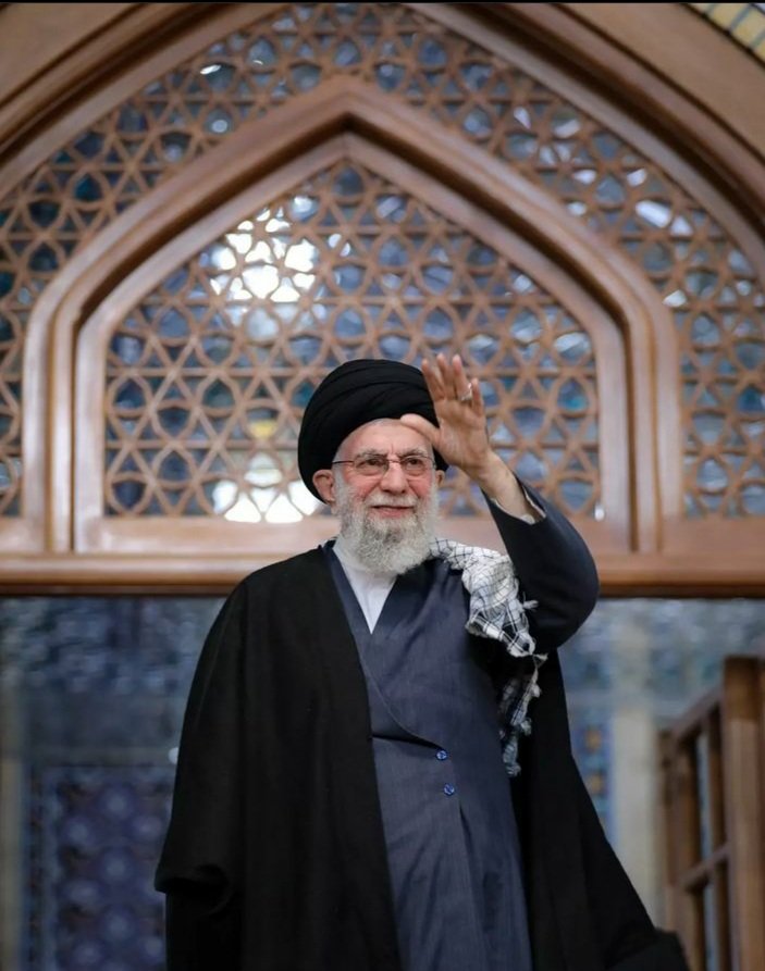 saye_zk's tweet image. تا هست نفس گوش به فرمان شماییم ❤
#لبیک_یا_خامنهای_لبیک_یا_حسین_است