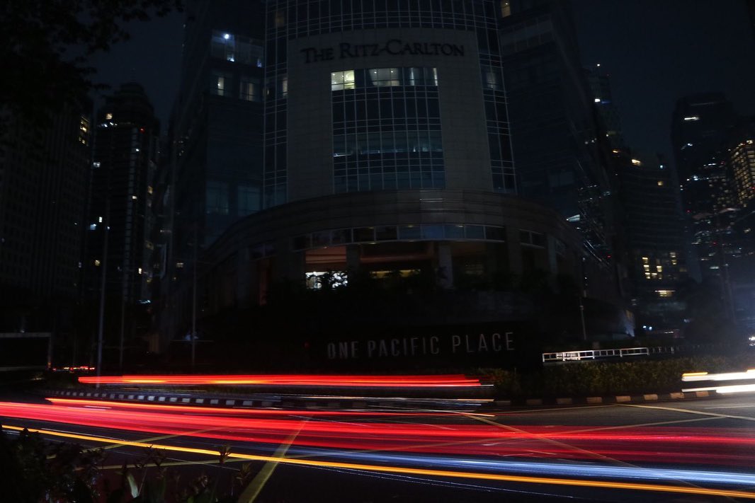 Dim the lights and bask in the serene glow of our planet’s natural beauty 🌍
.
As part of #EarthHour2023 Movement, we turned off the lights for 90 minutes (from 8.30 - 10 PM) as our action and commitment to the planet. Our facades saved the energy of around 420 kWh <a href="/agpeduli/">Artha Graha Peduli</a>