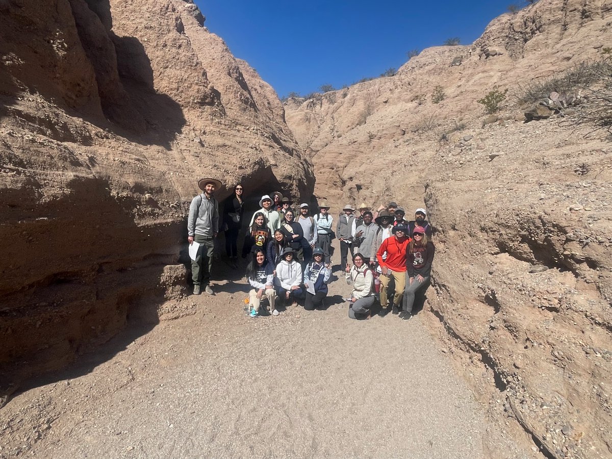 The Earth, Environmental and Resource Sciences Colloquium was a great success! We thank everyone who participated in the round table discussions, poster and oral sessions, field trip and our keynote speaker Etzigueri Góngora Úbeda (Etzy)! For more info: utep.edu/science/geolog…