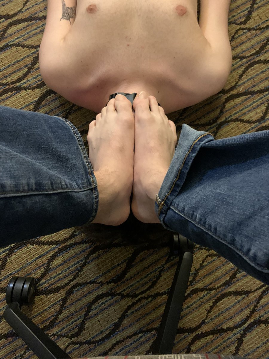 masterhunter225's tweet photo. Who’s next to be smothered by theses feet. Now get on your knees and start sending to me. CA:$dalton1254 @RTslavemaster @certified_alphs @AlphaMaleRT @rtslavepig @FeetRt4 @Rtsub_Jmoore @MASTER_UPDATES @rtforcashmaster https://t.co/vVpJHuHWQv