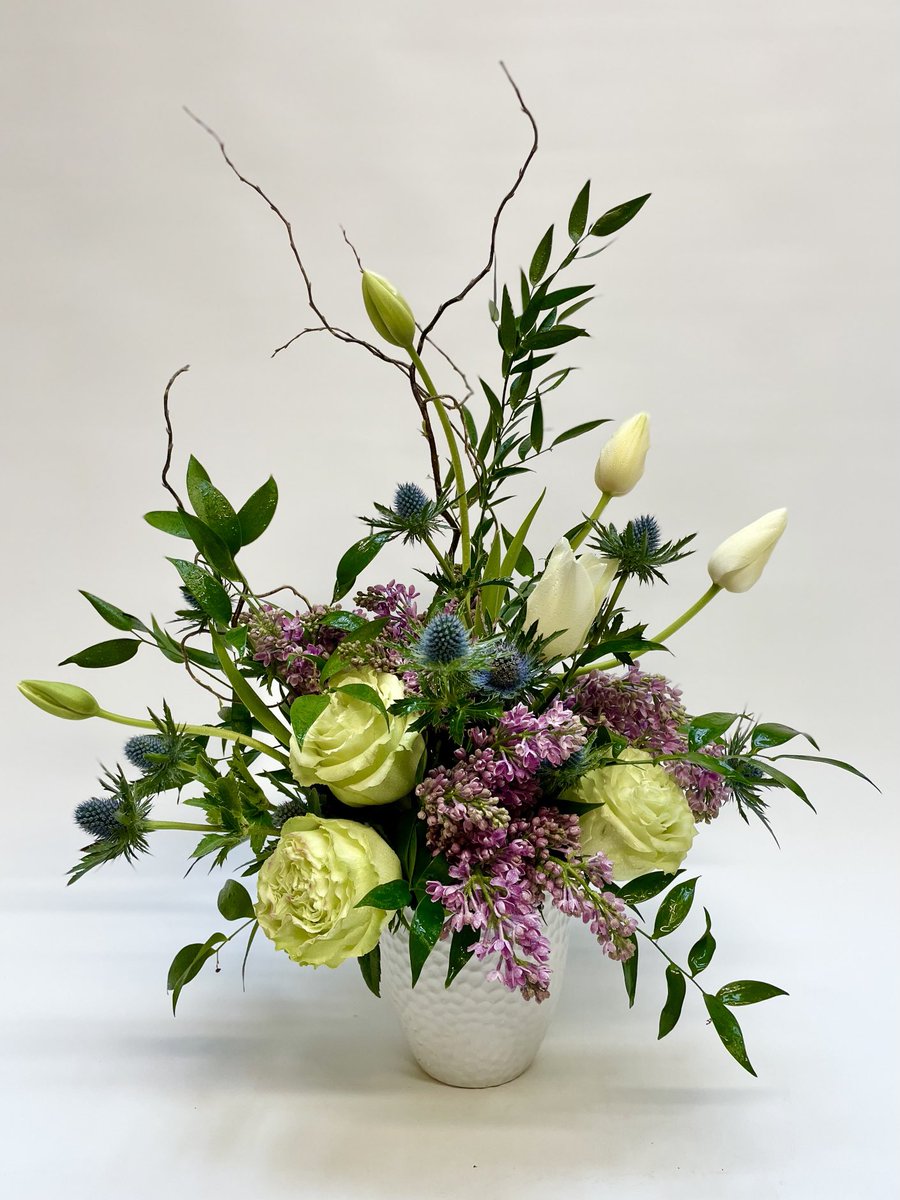 YskFlora's tweet photo. Past is the past. The future is where we will be living. Never be afraid of changing.
#modernflowers #masterflorist https://t.co/tPIi8b5mtK