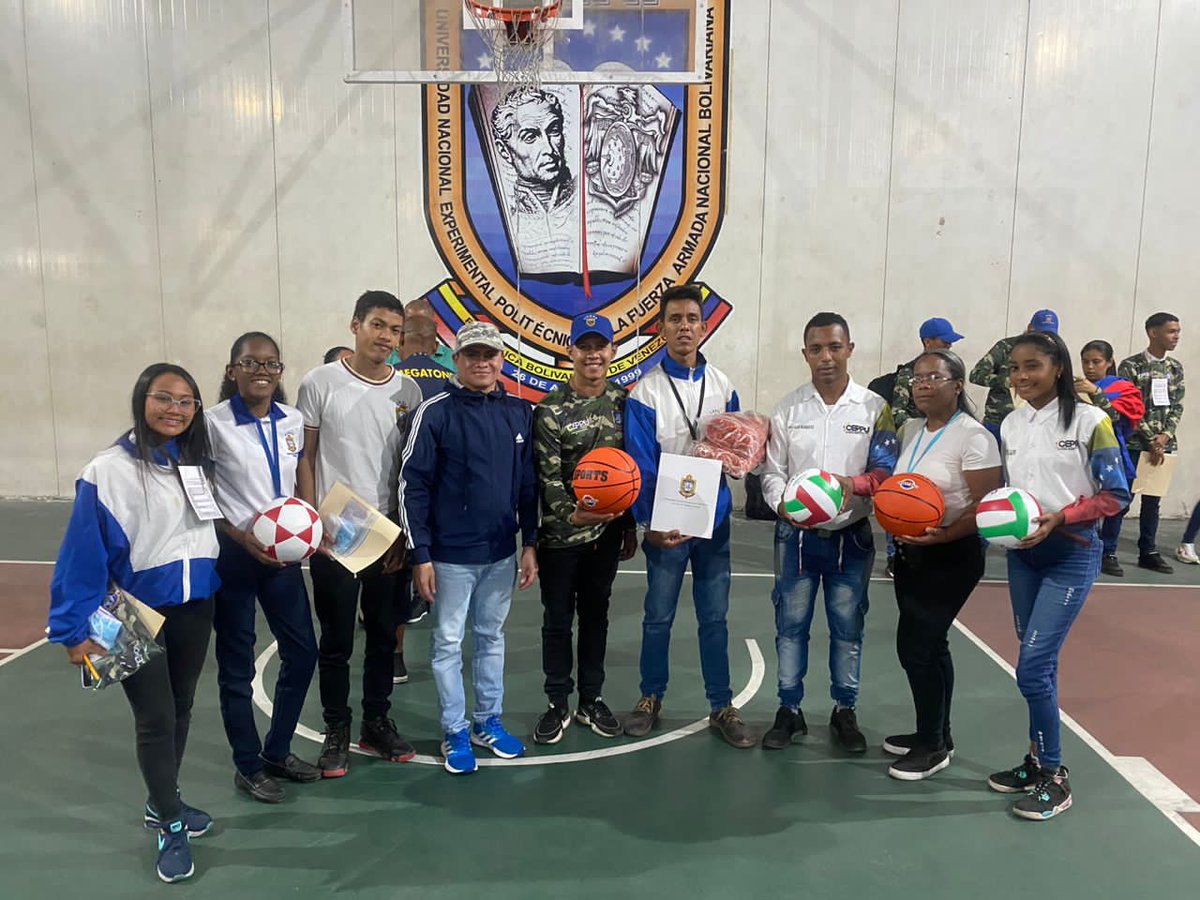 Unefa_VEN's tweet photo. En nombre del M/G Rector @angiolillofp y demás Autoridades, se dió inicio al 2do Encuentro Nacional de Voceros y Líderes de la UNEFA a cargo del Vicerrector Dr. @Marlonjuventud, fortaleciendo la participación ciudadana y el protagonismo del Poder Popular en la unefa. https://t.co/27alDDVSSj