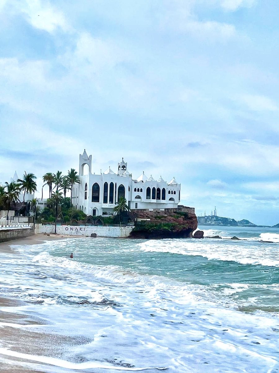 Al3jandraGon's tweet photo. Valentino en El malecón de Mazatlán🌴 
Una verdadera belleza de lugar https://t.co/BnTBgcE4ke