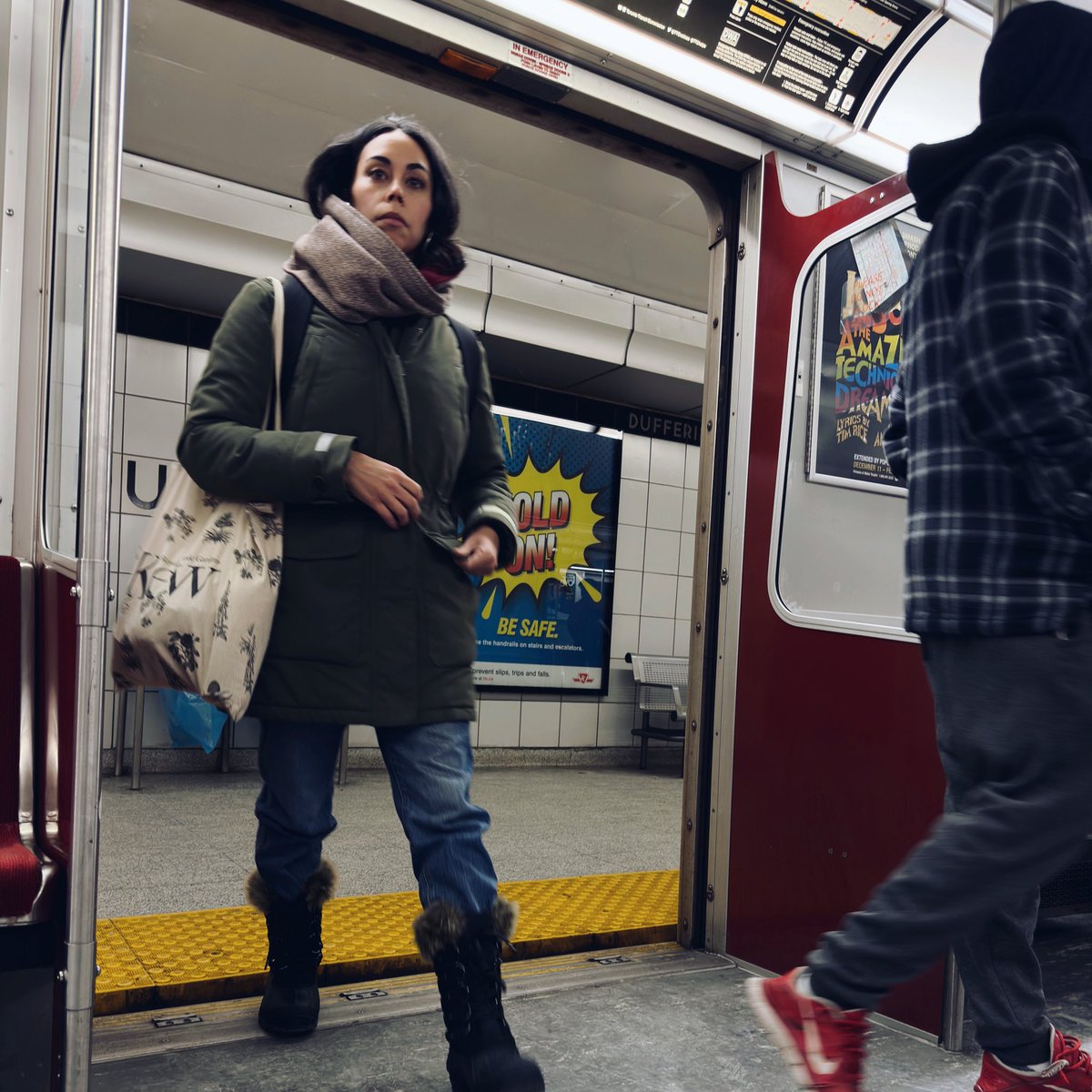 surzayon's tweet photo. Day 86
Post 452
Date : 03/28/2023

#365days #365photochallenge #365picturetoday #fashionposts #fashionproject #winterwear #streetphotography #surzayon #torontocanada #fashionjournal #dailypost #dailyphoto #shotoniphone14promax #fashionwoman #candidphotography #torontofashion #torontofashionphotographer #fashionphotographer #highfashion #streetphotographers #vscogram #fineartfashion #fineartphotography #typologyphotography #typology #voyuerism #vscocam