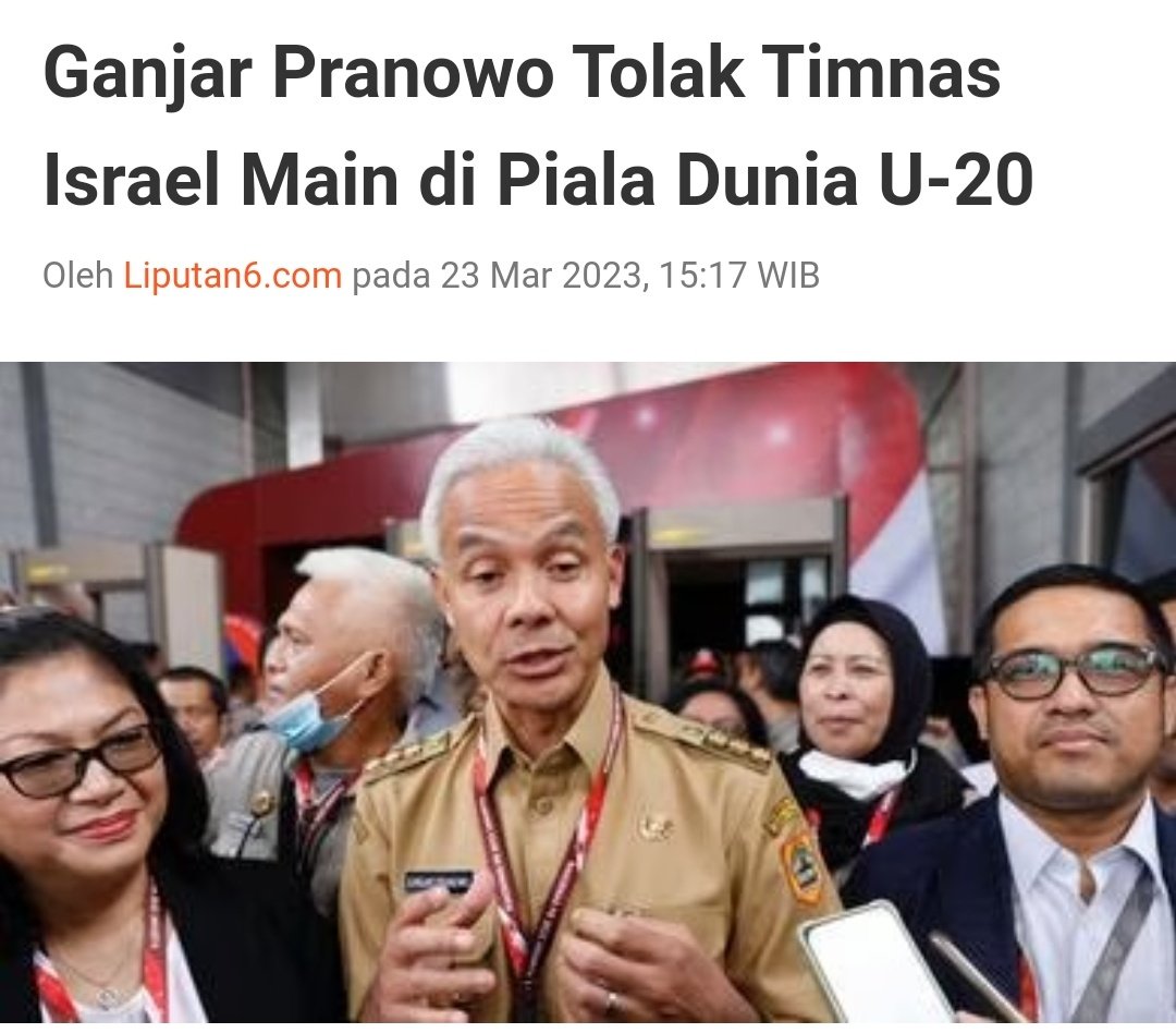 SiaranBolaLive's tweet photo. Seandainya mereka berani vokal merespon tragedi kanjuruhan, mungkin mereka... gak akan berani melawan pemilik kewenangan bumi sampai langit! 
Takut 'dikondisikan'. 
Emang bersih.
Bungkam = Aman

Gak tau sedang menjalankan skenario apa
Gak tau ada isu apa yang sedang dialihkan
Satu yang Pasti Tragedi Kemanusiaan Kanjuruhan mereka bungkam!
