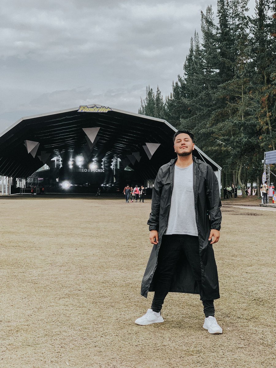 Julianfriano's tweet photo. I just have the best time in @Festereopicnic_  ✌️ #Drake @billieeilish 💪🏼🙌 https://t.co/E24MDuQIII