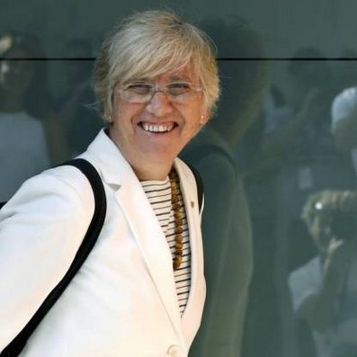 Da un golpe de estado.
Se fuga.
Viene.
Hacen el Paripe y la detienen.
SEIS horas después la sueltan
Sabéis de quién hablo, no?

Y nosotros, si osamos saltarnos cualquier ley, nos pudrimos en el talego.
Todos iguales ante la justicia?
LOS COJONES.
#YoNoMeVendoEleccionesYa