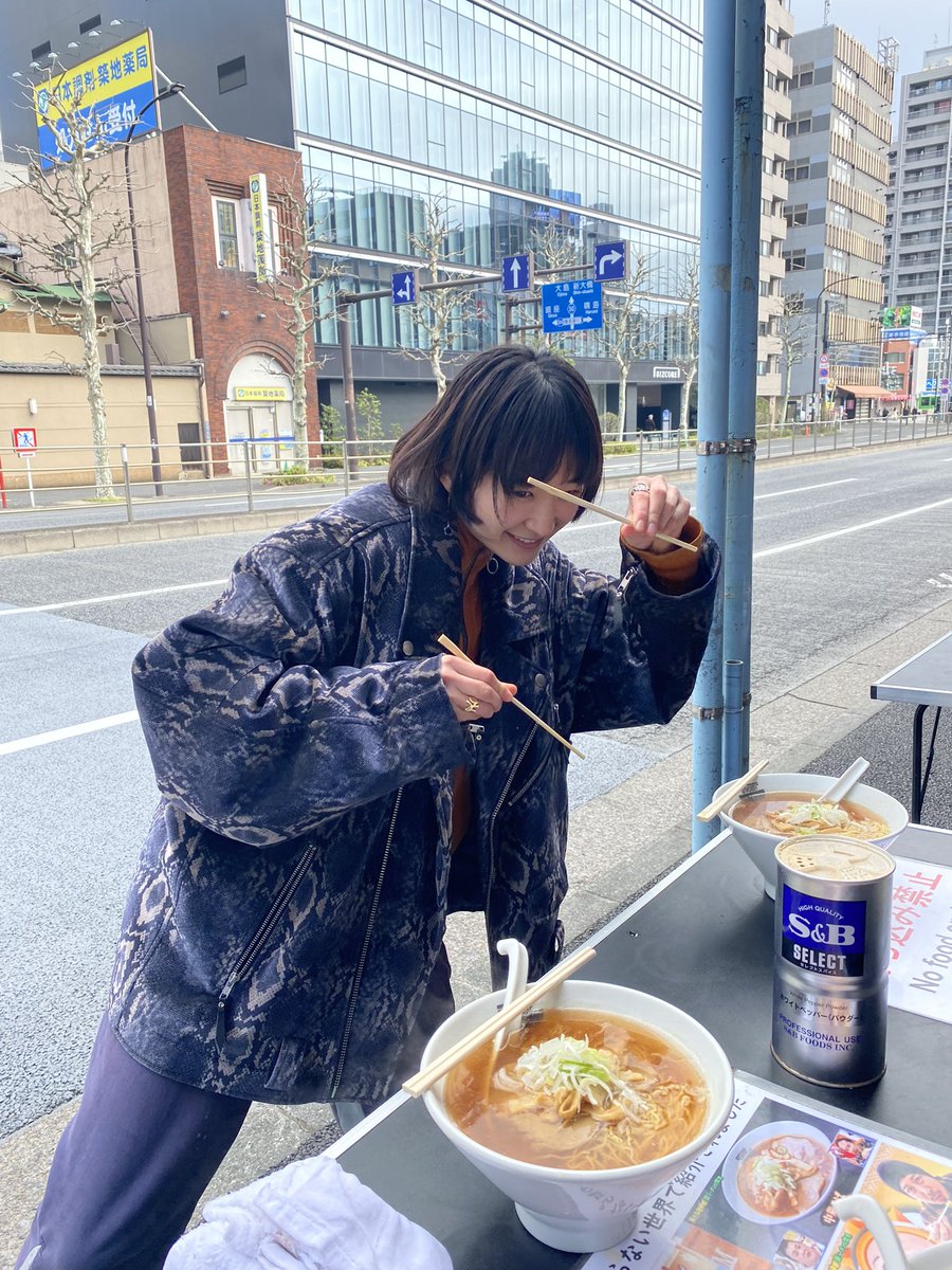 mozaikunight's tweet photo. 締めのラーメン。築地の若葉。ここは朝早くから食べるラーメンの最高級品！！美味かった！！楢戸さん、ご馳走様でした！！！モザチューは永遠です！
#mozaiku https://t.co/RLWWVJhEH3