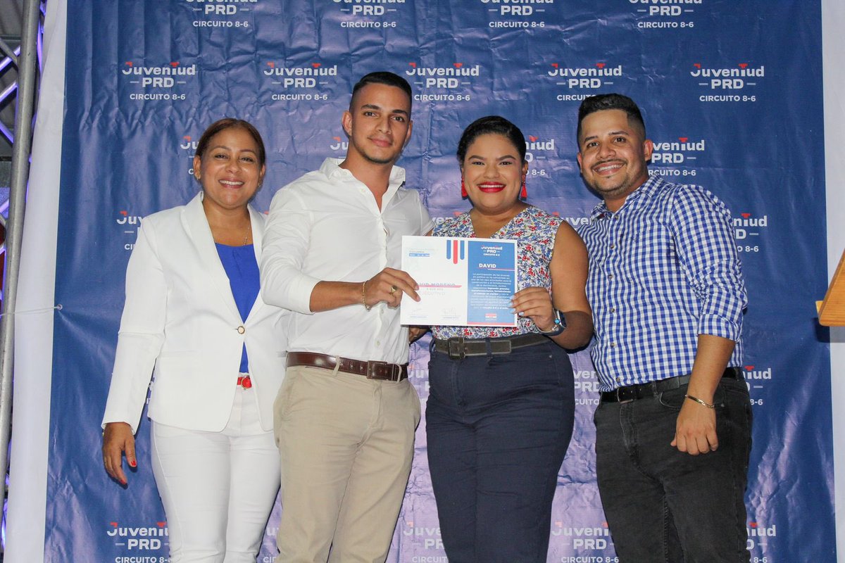 juventud11_'s tweet photo. Mas de 100 líderes jóvenes fueron juramentados conformando así las 7 Juntas Directivas del Circuito 8-6 ¡Enhorabuena #JuventudPRD !🇵🇦

Nuestra 1ra Vicepresidenta @PatyRuizBazan y @JosHidalgoR, Presidente de la Juventud del 8-6 lideraron este importante acto de juramentación. https://t.co/IegczXXzLP