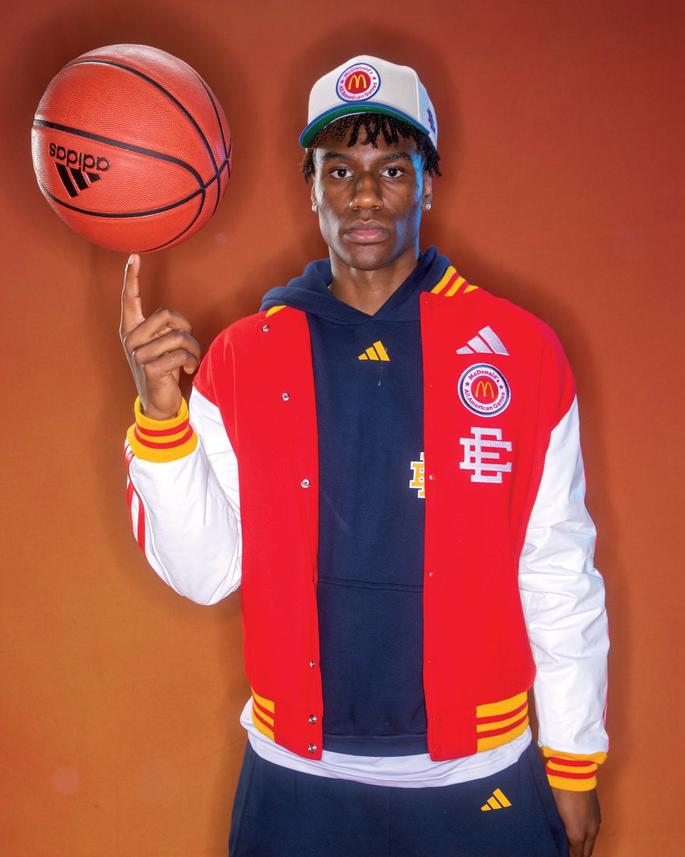EddienSabrina's tweet photo. We are rooting for you and the West side tonight @JaKobeWalter1. @McDAAG @adidasHoops #knockoutchamp 🏆 https://t.co/A4n2DJQJpH