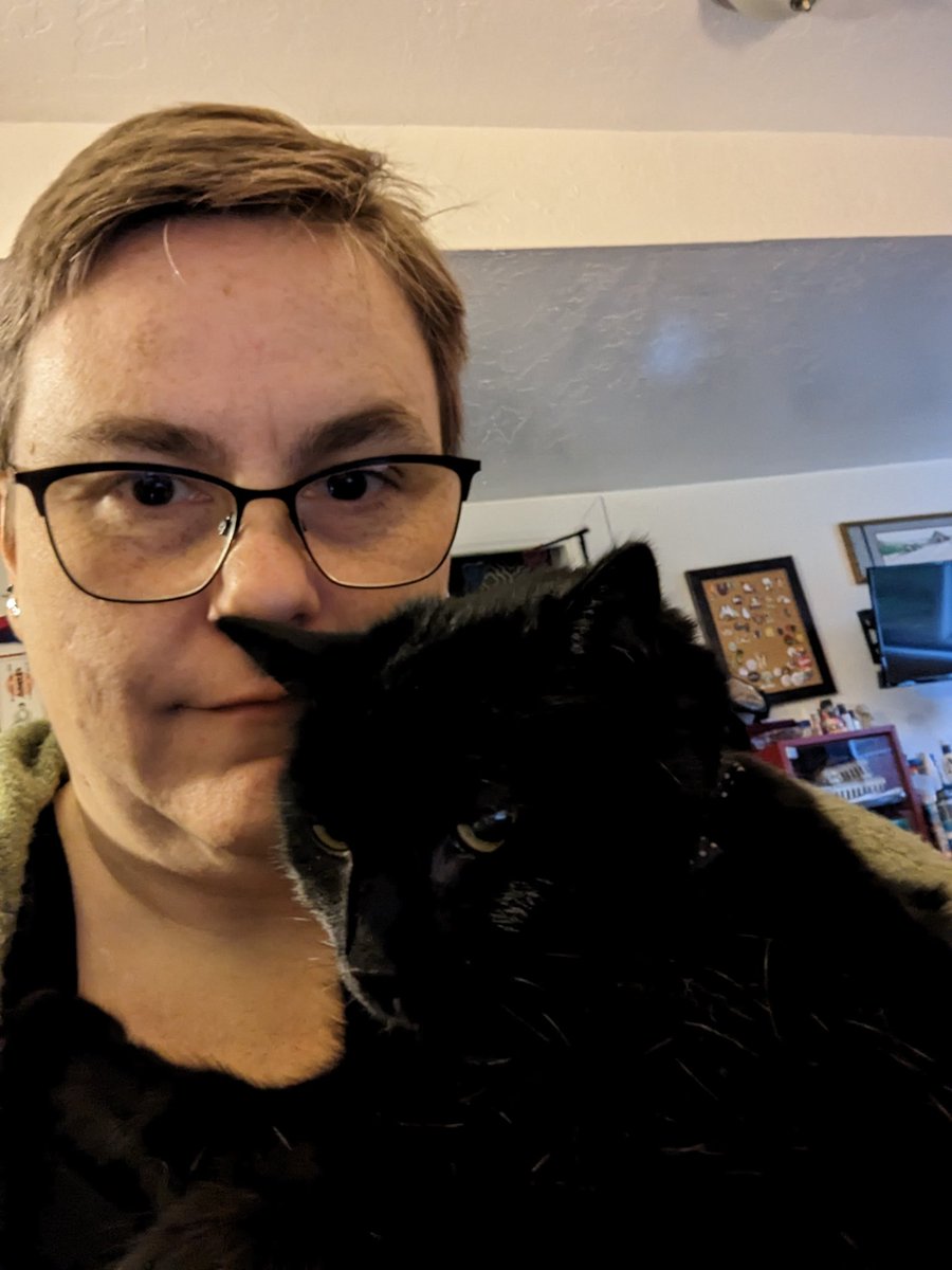Lyttle_Byrd's tweet photo. I'm mostly on Insta now. But for those of you still here:

8 weeks post-nephrectomy, I'm doing well. In fact, I feel better than I have in a long time. I'm walking almost daily and starting a weights regimen again. I feel vibrant and vital again.

Lovingkindness to you all. 💖 https://t.co/X6XbPwWKqH