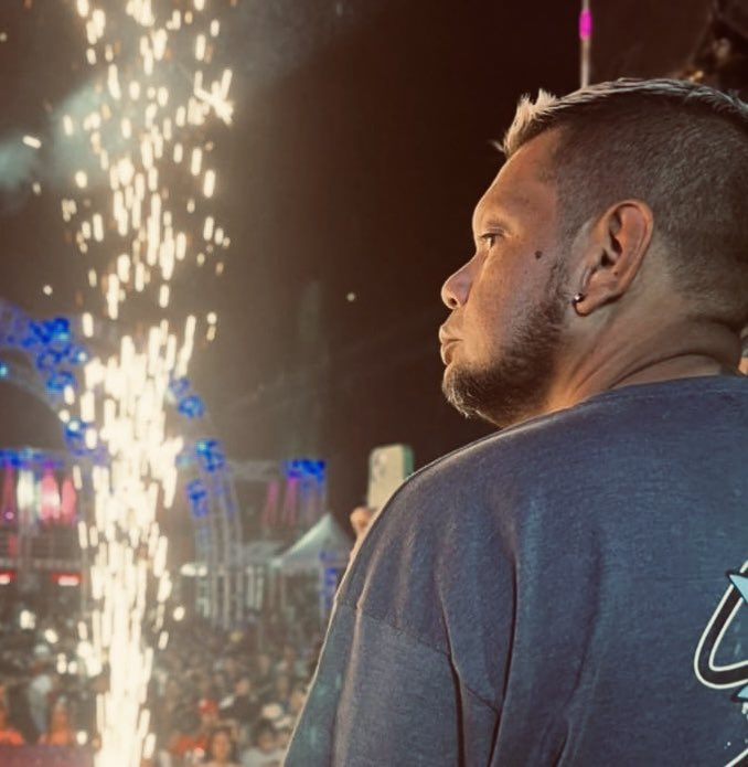 DJMARIOPTY's tweet photo. Desde chico siempre supe lo que quería ser.. muchos no confiaron y me decían busca otra carrera eso no da, pero la pasión por la música y mis ganas de triunfar permitieron q siguiera adelante hasta cumplir mis sueños...
sueño q comparto cada día con ustedes...
Gracias a Dios https://t.co/oIblP7YZRK