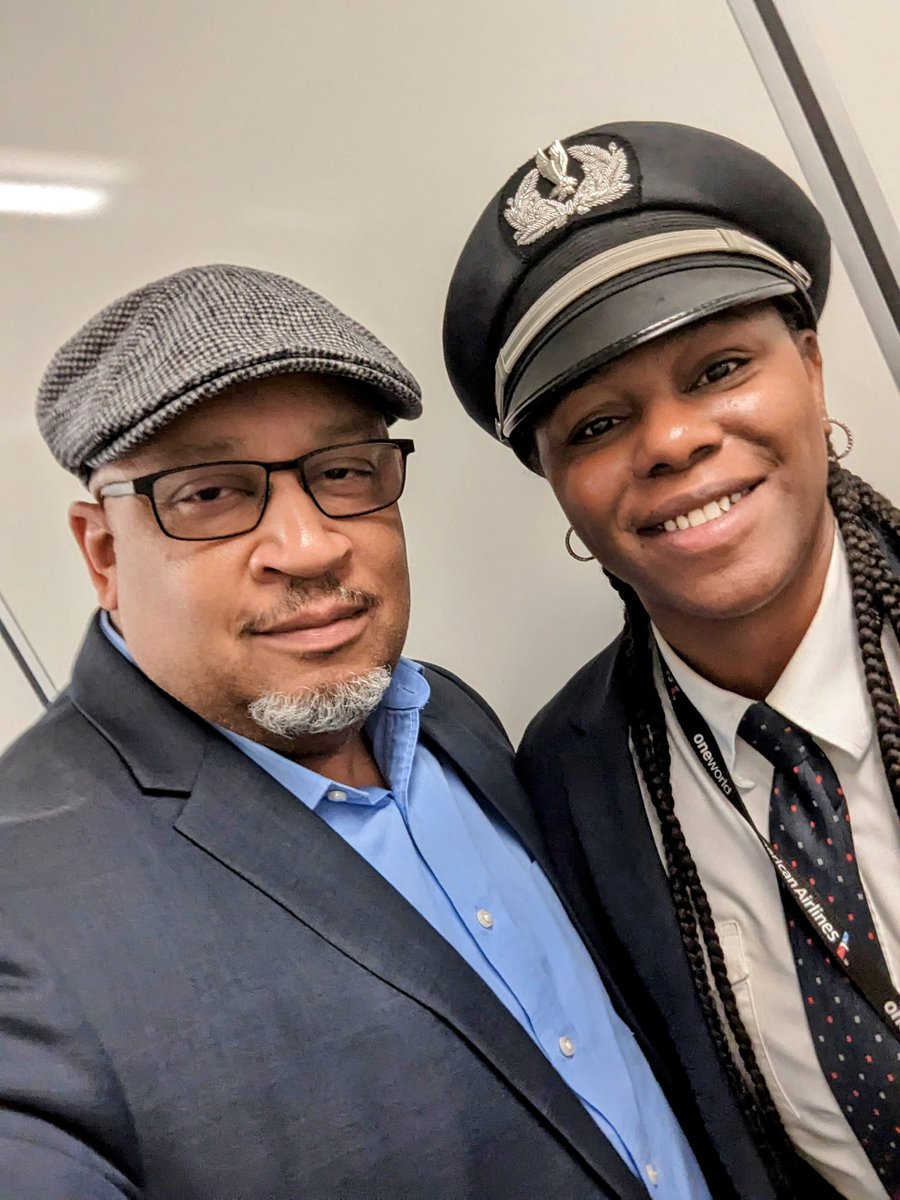 PrincipalKafele's tweet photo. The captain of the flight I just took from Charlotte to LaGuardia.  No commentary necessary. The pic speaks for itself. #WomensHistoryMonth2023 https://t.co/6VitHavBGd