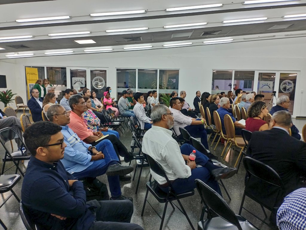 SPIApanama's tweet photo. Inicia el Primer Foro de Energías Limpias y Movilidad Sustentable 2023, con las palabras de bienvenida del Presidente de la @SPIApanama, Arq. y Urb. Jorge Isaac Perén Montero, Dr.,
#PanamáSostenible2023
#MovilidadSustentable https://t.co/cfczHYZLiQ