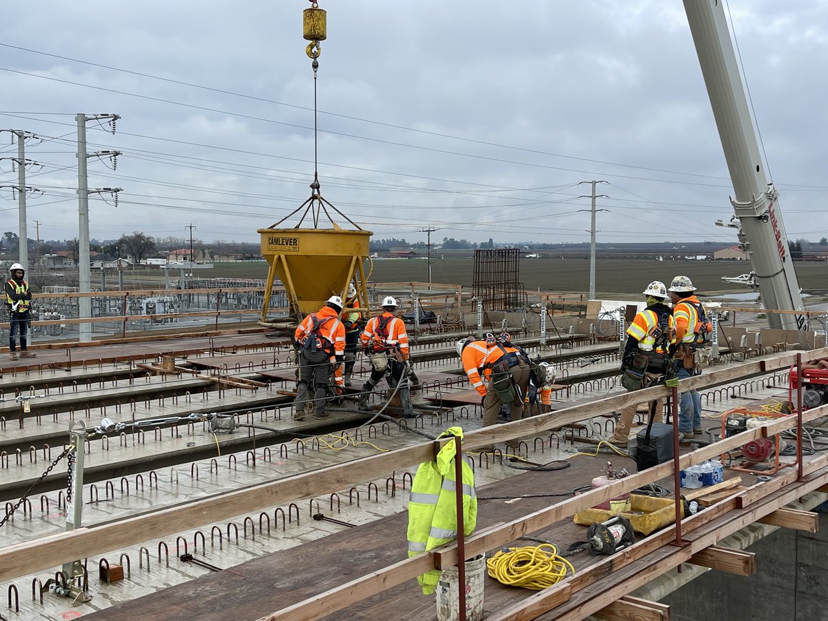 CaHSRA's tweet photo. That's exactly what California's #CleanGreenHSR is all about. We're building a sustainable transportation system much of the world already enjoys &amp; we're doing it while creating good-paying union jobs &amp; buying American.

👷 10K jobs created
🌎 100% renewably powered
⚡️ 220 MPH https://t.co/RQik2h4SDs
