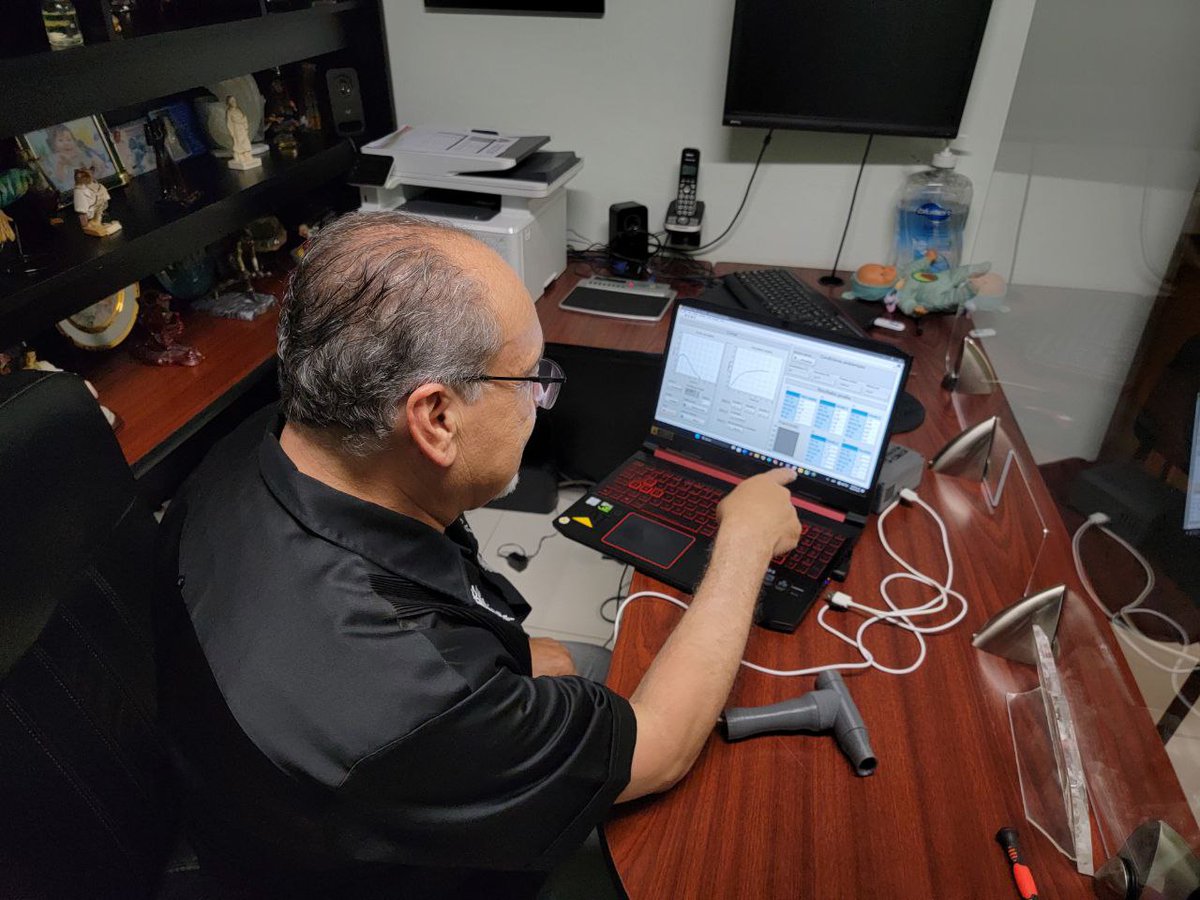 KevinAl92102499's tweet photo. Hoy validamos nuestro espirómetro con el Dr. Rodolfo Boites, especialista en neumología pediátrica. Asimismo, discutimos mejoras para la próxima versión del proyecto "Espirómetro digital con filamento de tungsteno fabricado en el laboratorio de ITESCA". https://t.co/g957tT7zsg