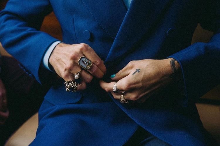 HSFEATURES's tweet photo. Harry Styles for Pleasing. https://t.co/MJZciz3yOA