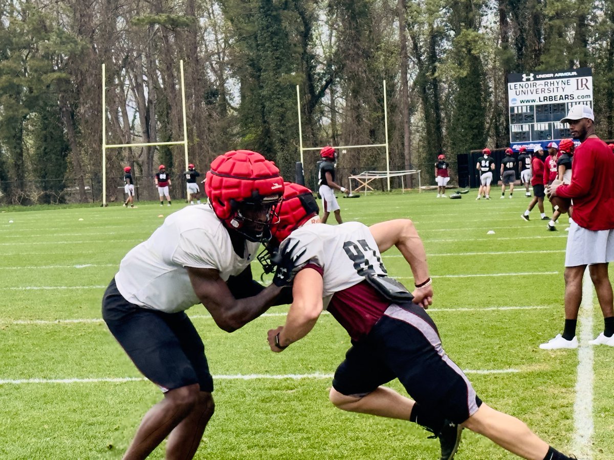 LRBearsFootball's tweet photo. Thank you to the @AtlantaFalcons and @Jaguars for coming out to watch us work this afternoon! 🧱🐻🧱

#NFLR | #GOBEARS https://t.co/3g2mbvhz8u