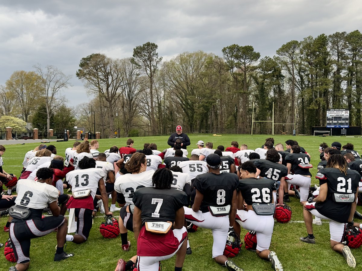 LRBearsFootball's tweet photo. Thank you to the @AtlantaFalcons and @Jaguars for coming out to watch us work this afternoon! 🧱🐻🧱

#NFLR | #GOBEARS https://t.co/3g2mbvhz8u