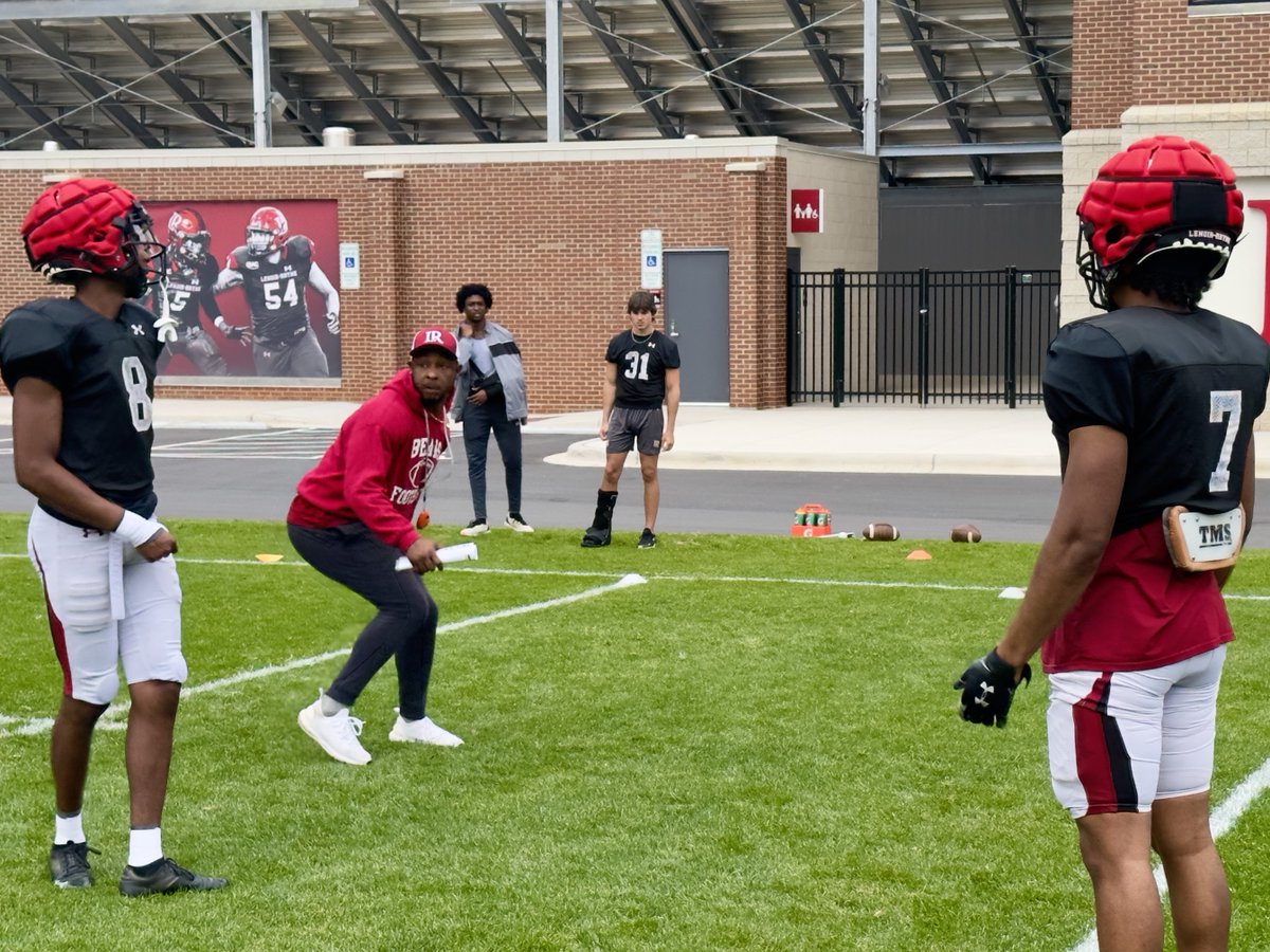 LRBearsFootball's tweet photo. Thank you to the @AtlantaFalcons and @Jaguars for coming out to watch us work this afternoon! 🧱🐻🧱

#NFLR | #GOBEARS https://t.co/3g2mbvhz8u