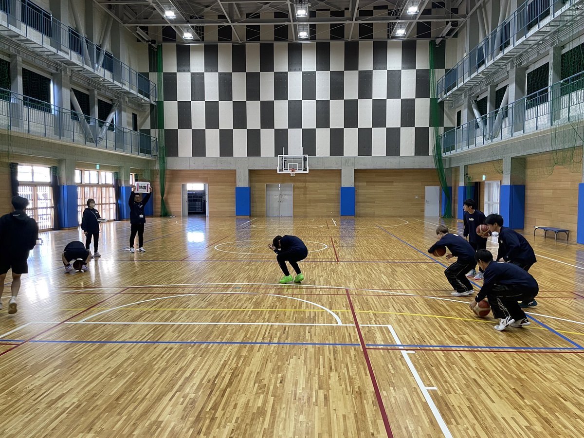 go_seahorses's tweet photo. #BリーグHope #そなえてバスケ 開催中🏆
クラブ防災アクション #8thweek に #ディフェンスアクション を2回実施!
#シーホース三河U18 選手⛹🏻♂️とバスケットボールスクール生⛹🏻⛹🏻♀️が参加🏀
バスケ❎防災にて、災害時の初期行動を学びました⛑️
詳細▶️https://t.co/4iVVIgNmgy
#シーホース三河 #Bリーグ https://t.co/eYB1A33Czo