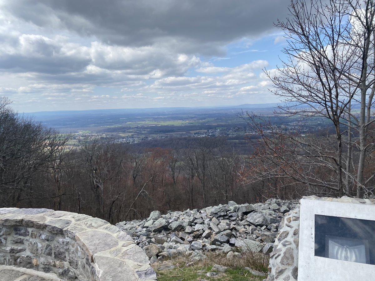 KMS_RTSE's tweet photo. Session 2, day 2: beautiful weather, lots of walking, and breathtaking views! @KMS_PRIN5 https://t.co/u74El2lsVM