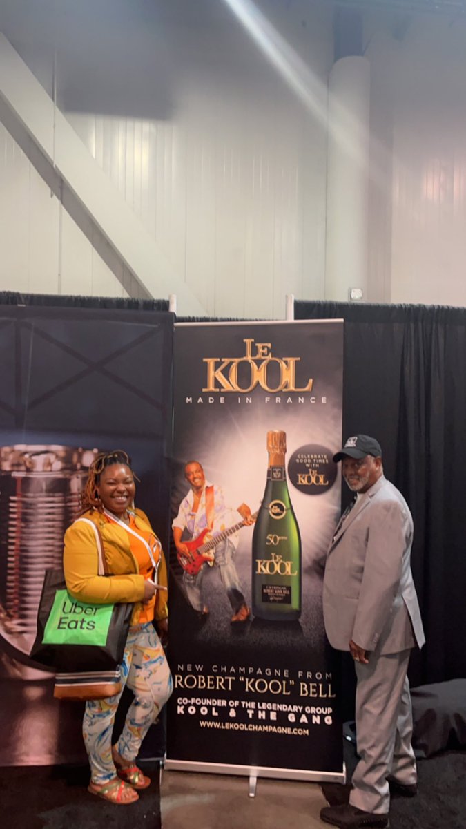 HerbalFuknFairy's tweet photo. Met “Kool” today from #KoolAndtheGang debuting his new champagne at the #worldtea #BarAndRestaurantExpo 🍾🥂
Legendary https://t.co/dXARdSU5W4