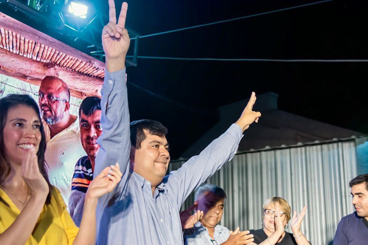 AdrianLaRioja's tweet photo. Bombazo Político: 

@allendes_ramon el alma de la campaña en Arauco. 

El actual diputado se consagra en busca de la Vice Intendencia https://t.co/glesaTH6hV