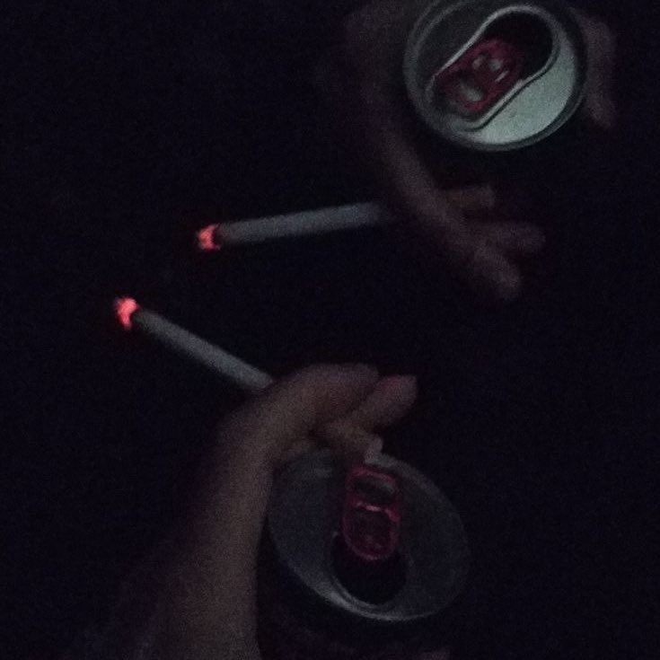 SayItoBit's tweet photo. • Wenclair Au •  🍓 &amp; 🚬

Quando Yoko a chama pra uma festa Enid espera de tudo, menos virar fumante e se apaixonar por uma delinquente.

Ou 

Enid corre de carro, pula um muro, se apaixona e fuma. 

Não exatamente nessa ordem. https://t.co/WeCLyu7mw9