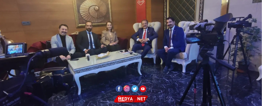 sivasmedyanet's tweet photo. Medya Net Haberde Gazeteci Günebakan Hakan Bakar’ın Yayın Konuğu olan İYİ Parti Sivas Milletvekili Aday Adayları Erol Bozkuş, Canan Caner Küliğ, Erdem Er ve Kürşat Hardal Medya Net Haber’e özel açıklamalar. #canancanerküliğ #erdener #erolbozkuş #İyiparti

https://t.co/cfmBb31o7W https://t.co/QHpLH7tnoH