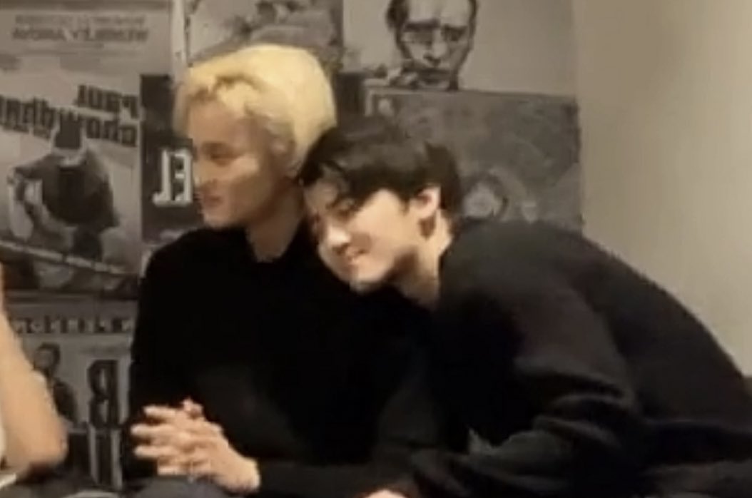Ieemarkees's tweet photo. jaemin leaning his head on mark shoulders :( https://t.co/u7S3fG2OoH