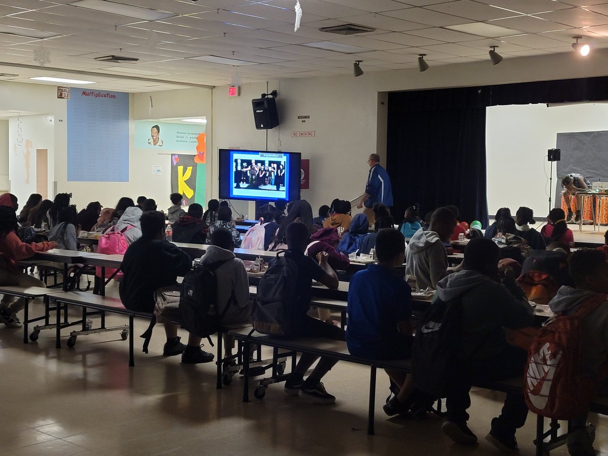 NLaudLions's tweet photo. NLE connects with Silver Lakes Middle School to show our 5th graders the amazing things happening just across the street. Matriculation is essential in our Coconut Creek Zone! https://t.co/IdaQb3KFQe