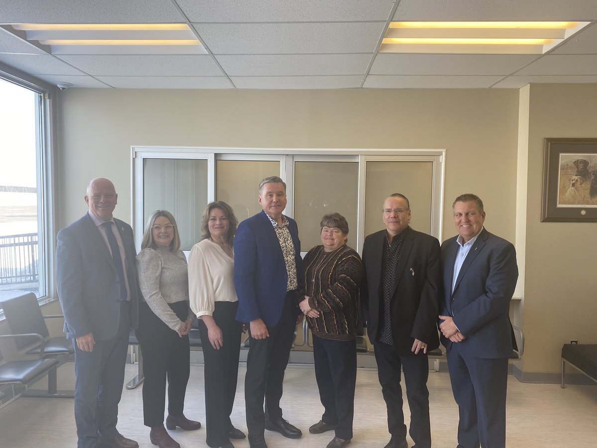 MinGregNesbitt's tweet photo. I was honoured to be in Thompson with @MinPiwniuk to announce that our government is investing more than $420 million in vital transportation routes &amp; infrastructure over the next five years that will strengthen Manitoba’s northern communities. https://t.co/hmmvmKqtgY