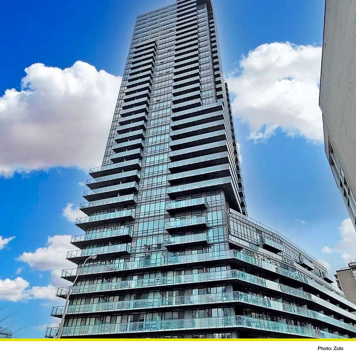 questwindows's tweet photo. Looking back on the 37-story, Milan in Toronto, a Quest Window Systems building that always looks amazing as Toronto continues to grow around it. Project Partners: Conservatory Group, Richmond Architects
#WeCladSkyscrapers #construction #ontario #builder #toronto https://t.co/QNhTVMOiNa