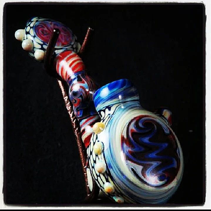 Here is a very old piece from 2010
#glassart #headyglass #glassblowing #flameworking #cannabiscommunity #glasspipes