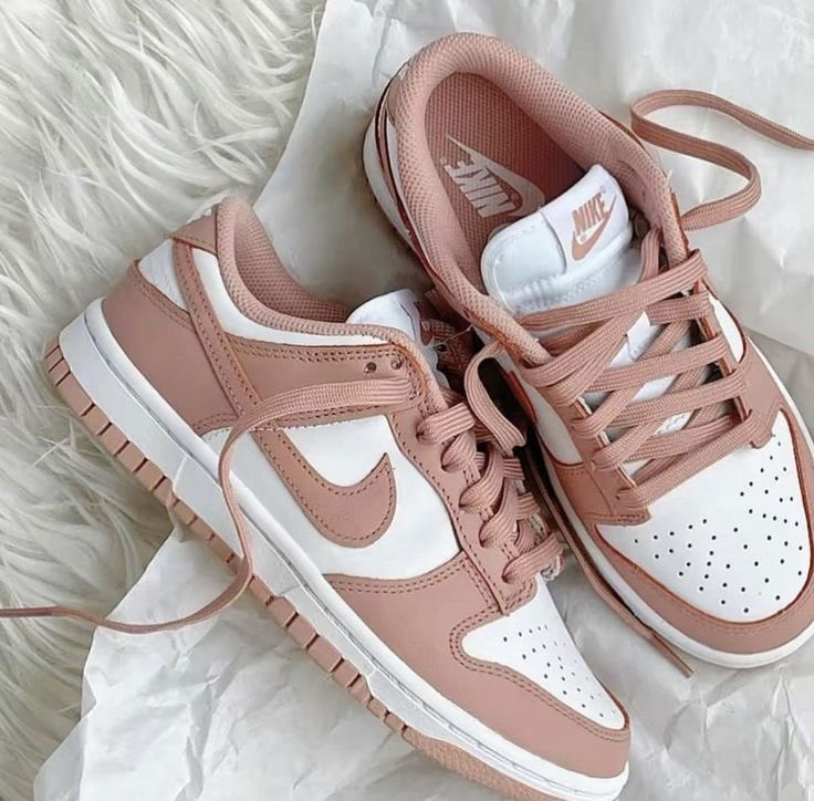 tattoooto's tweet photo. NIKE 🥵 https://t.co/XLY3MWW2EC
