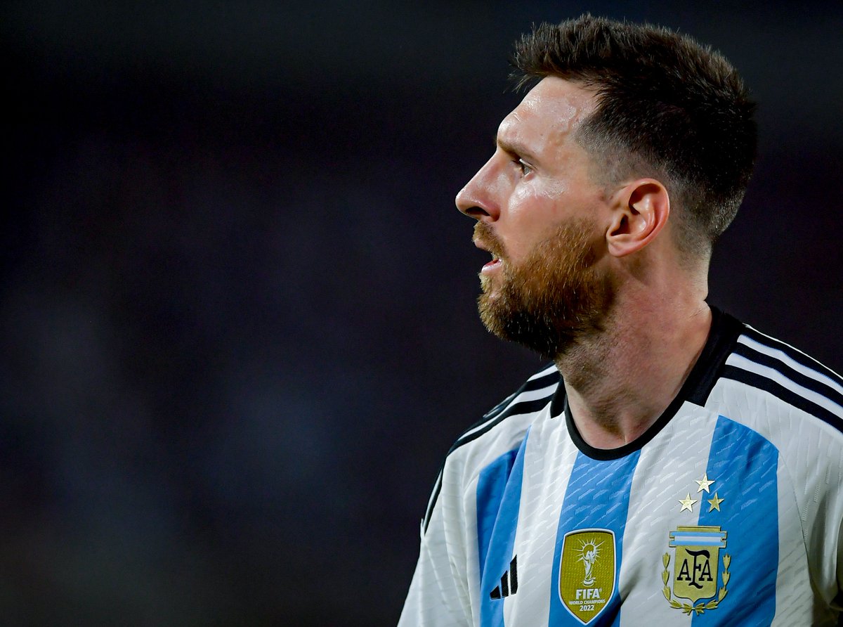 VSportsTM's tweet image. Máximos goleadores de la Selección Argentina 🇦🇷

1⃣ Lionel Messi - 100
2⃣ Gabriel Batistuta - 54
3⃣ Sergio Agüero - 42
4⃣ Hernán Crespo - 35
5⃣ Diego Maradona - 34
6⃣ Gonzalo Higuaín - 31
7⃣ Ángel Di María - 28
8⃣ Luis Artime - 24
9⃣ Leopoldo Luque - 22
🔟 Daniel Passarella - 22